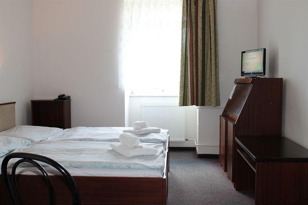 U Ceske Koruny Hotel 3*